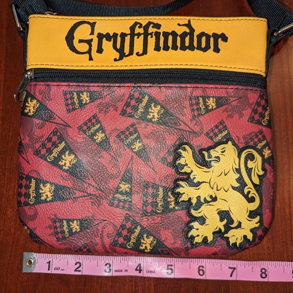 Loungefly Harry Potter Gryffindor cross body bag - Picture 6 of 11